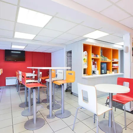 מלון Premiere Classe Marne La Vallee - *