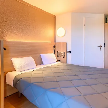 Premiere Classe Marne La Vallee - *