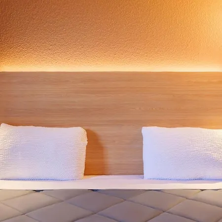 Otel Premiere Classe Marne La Vallee - *